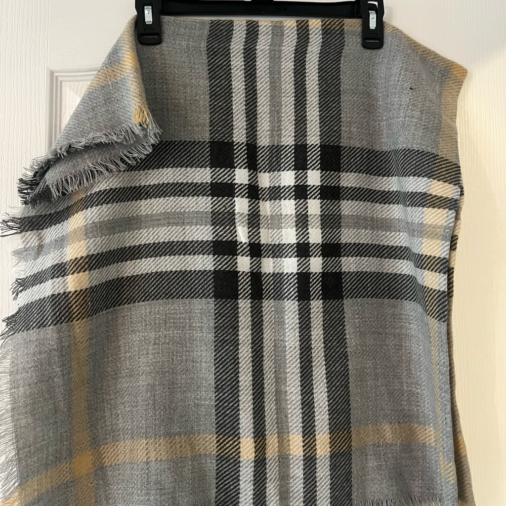 V. Fraas grey scarf 46”